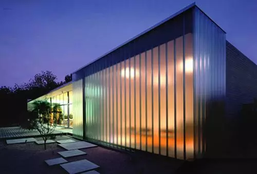聚氨酯门窗型材：性能卓越的建筑材料